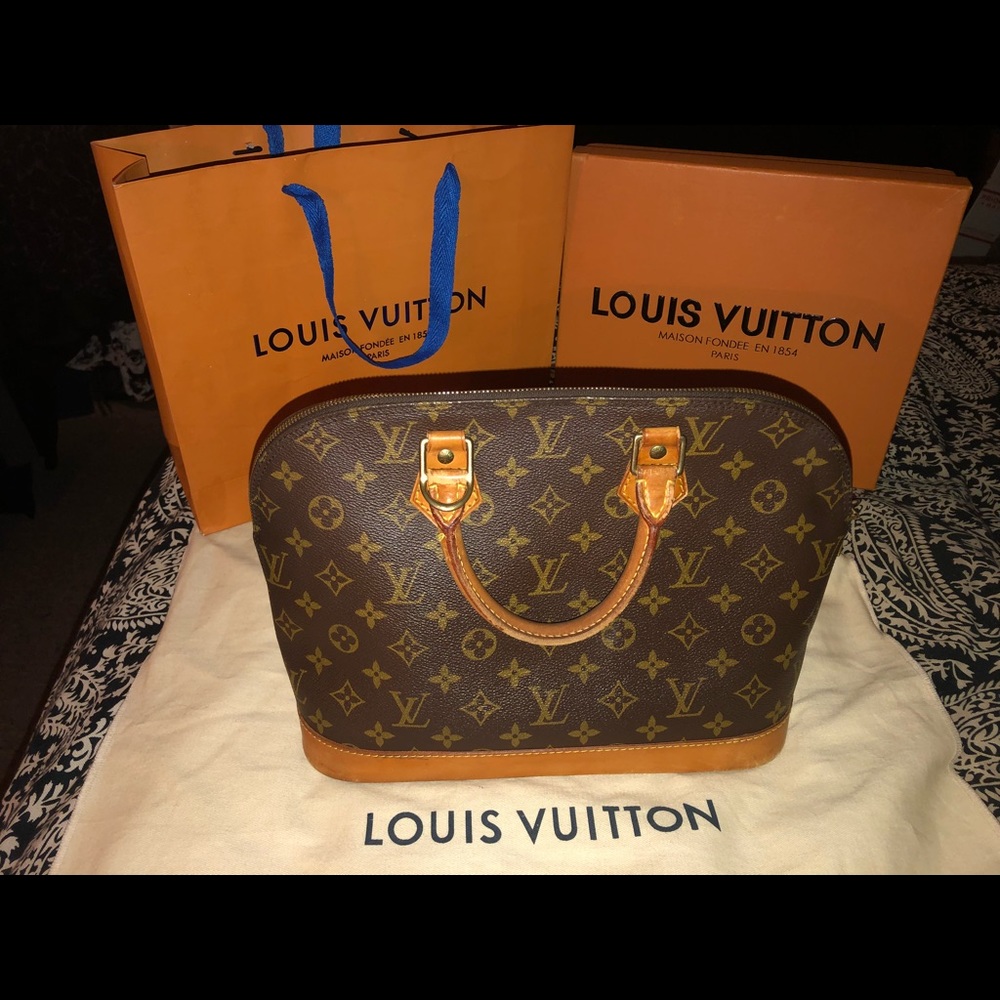 SOLD 💸💸💸💸Authentic Louis Vuitton Alma PM Mon